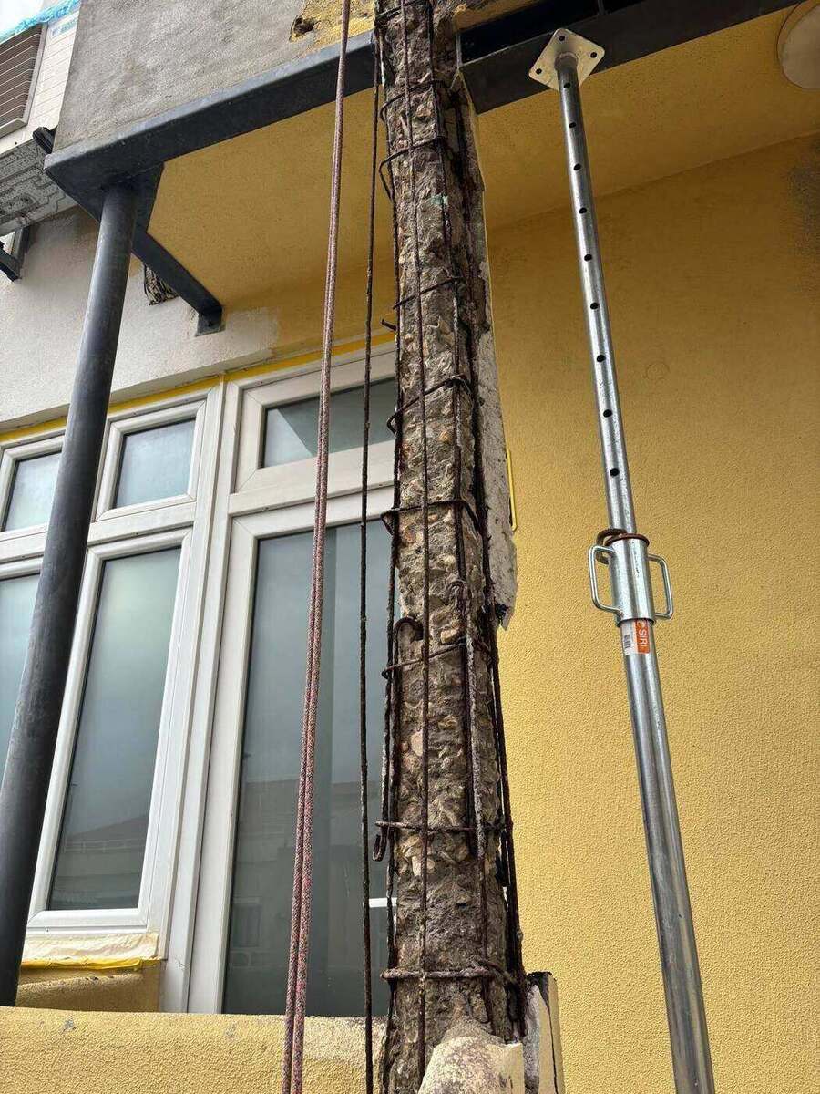 Substituição de tubo de queda em fachada degradada por acesso por corda: Lisboa