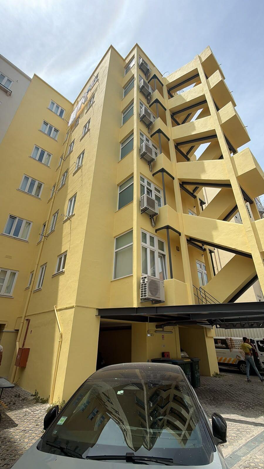 Fachada do edifício restaurada e repintada: resultado final, Av. Almirante Reis, Lisboa