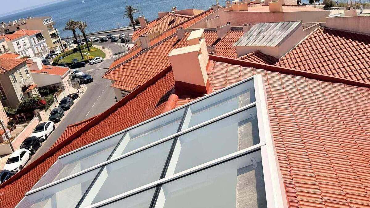 Telhado lavado e tratado pela RJ Vertical