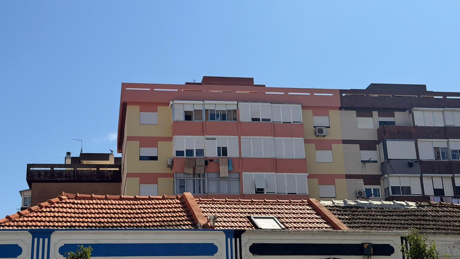 Reabilitação e pintura de fachada de prédio por corda em Lisboa | RJ Vertical