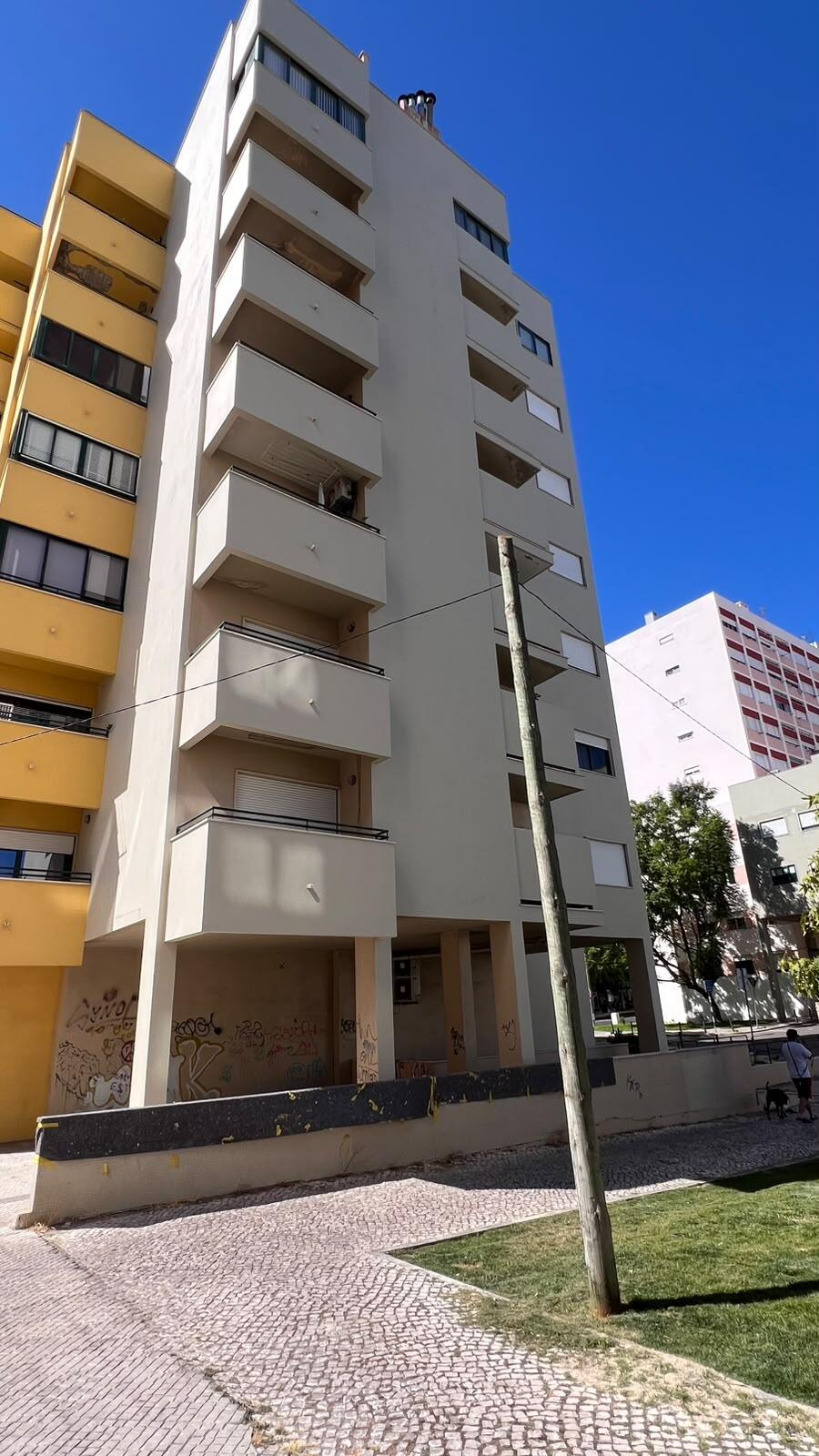 Restauro de fachada de prédio de vários andares no Barreiro | RJ Vertical